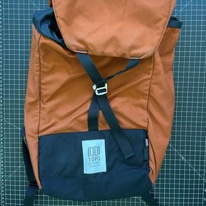 Topo designs Y-pack (gen 1) in clay